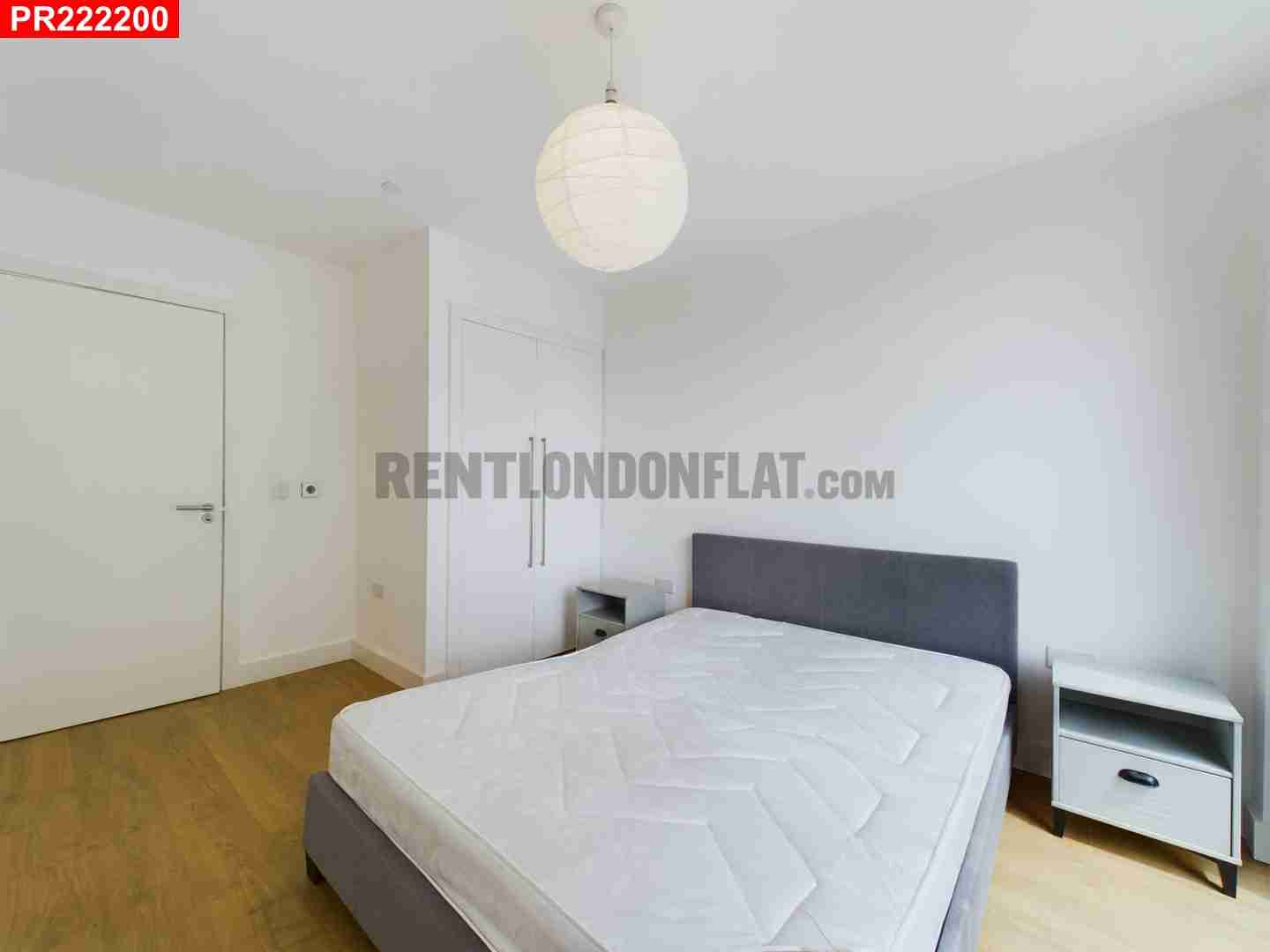 Flat New Village Avenue in Greater London