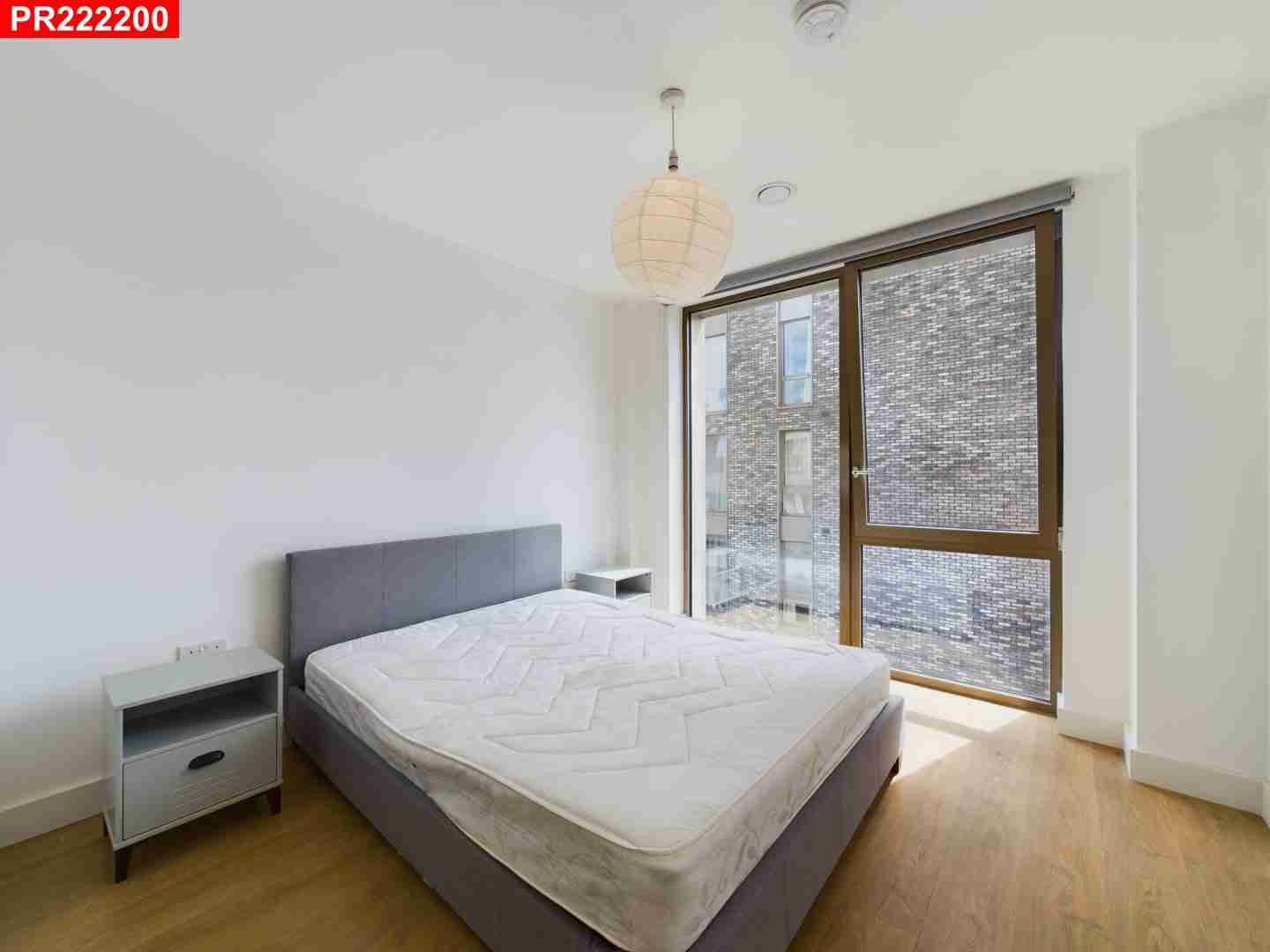 Flat New Village Avenue in Greater London