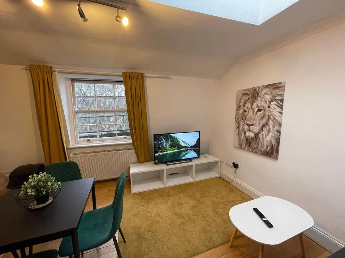 Flat Essex Road in Greater London