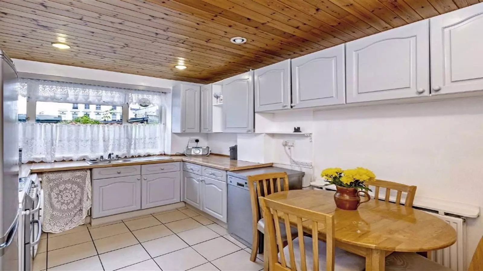 Flat Pearscroft Road in Greater London