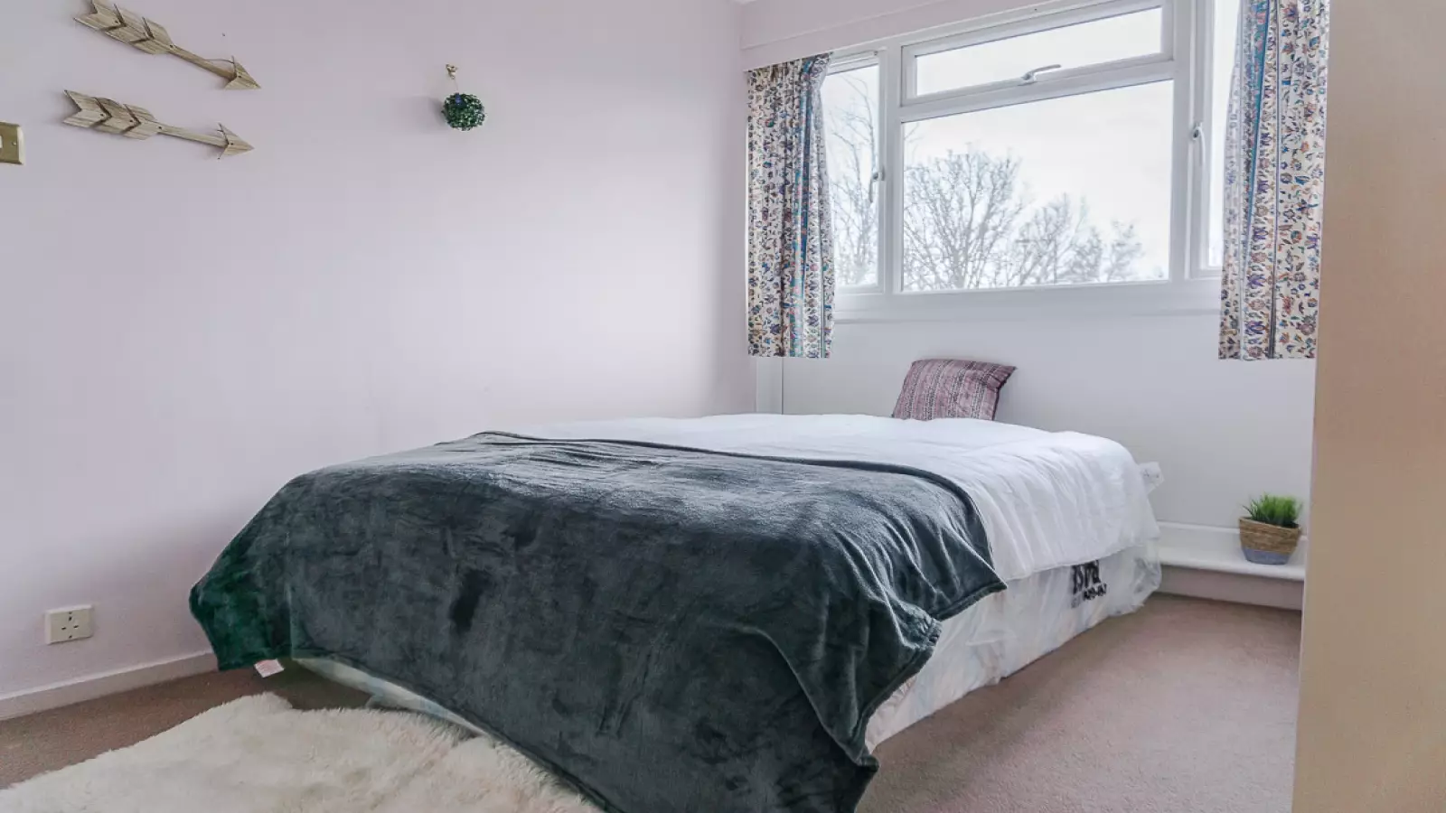 Flat Pearscroft Road in Greater London
