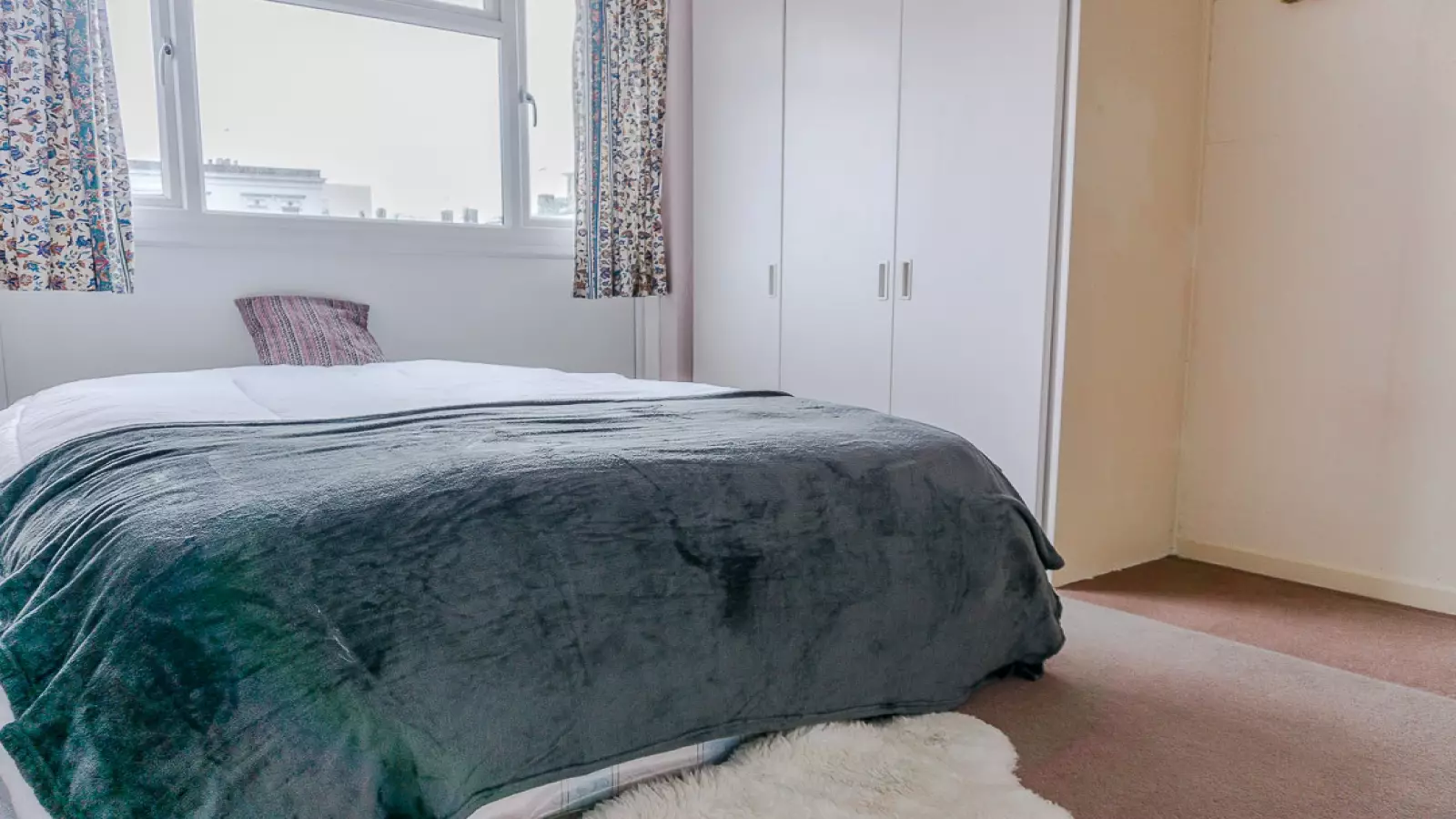 Flat Pearscroft Road in Greater London