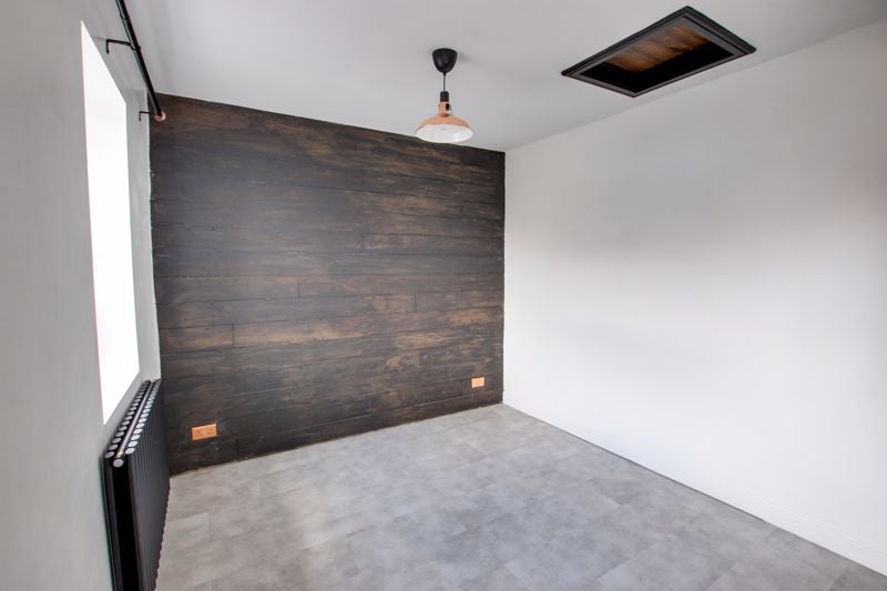 Flat Pitman Avenue in Trowbridge