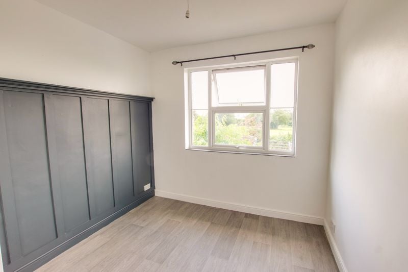 Flat Pitman Avenue in Trowbridge