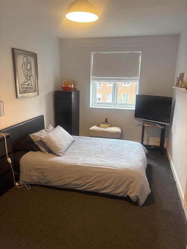Room Hillman Drive in Greater London
