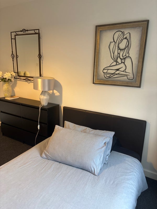 Room Hillman Drive in Greater London