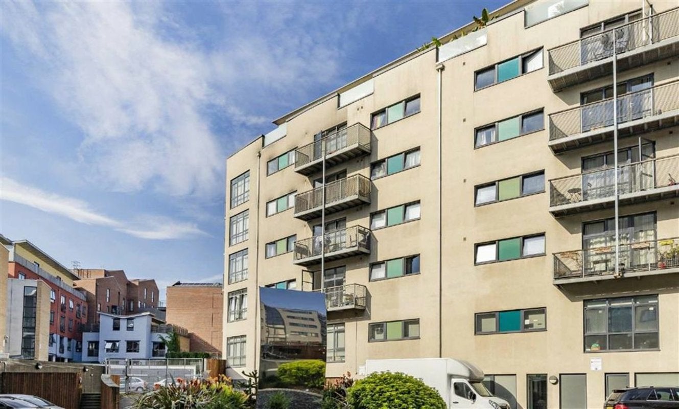 Flat Copenhagen Place in Greater London