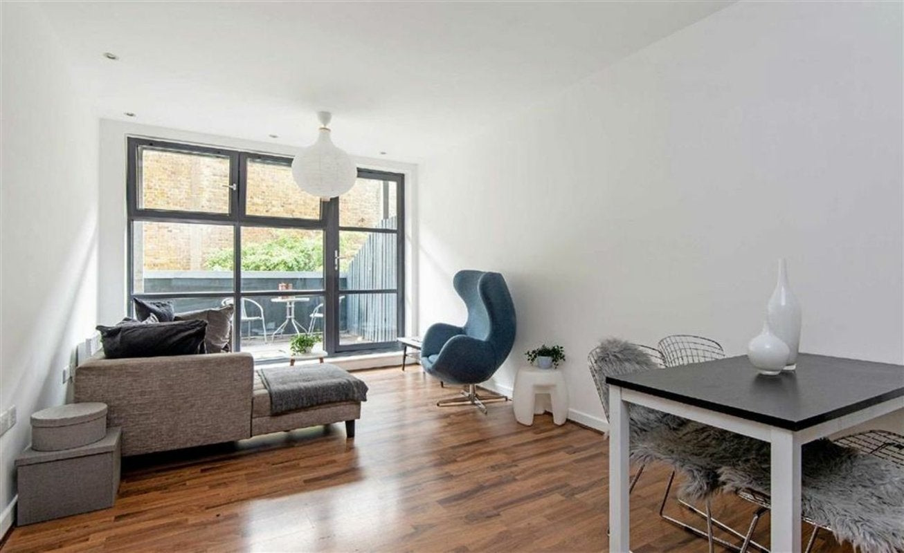 Flat Copenhagen Place in Greater London