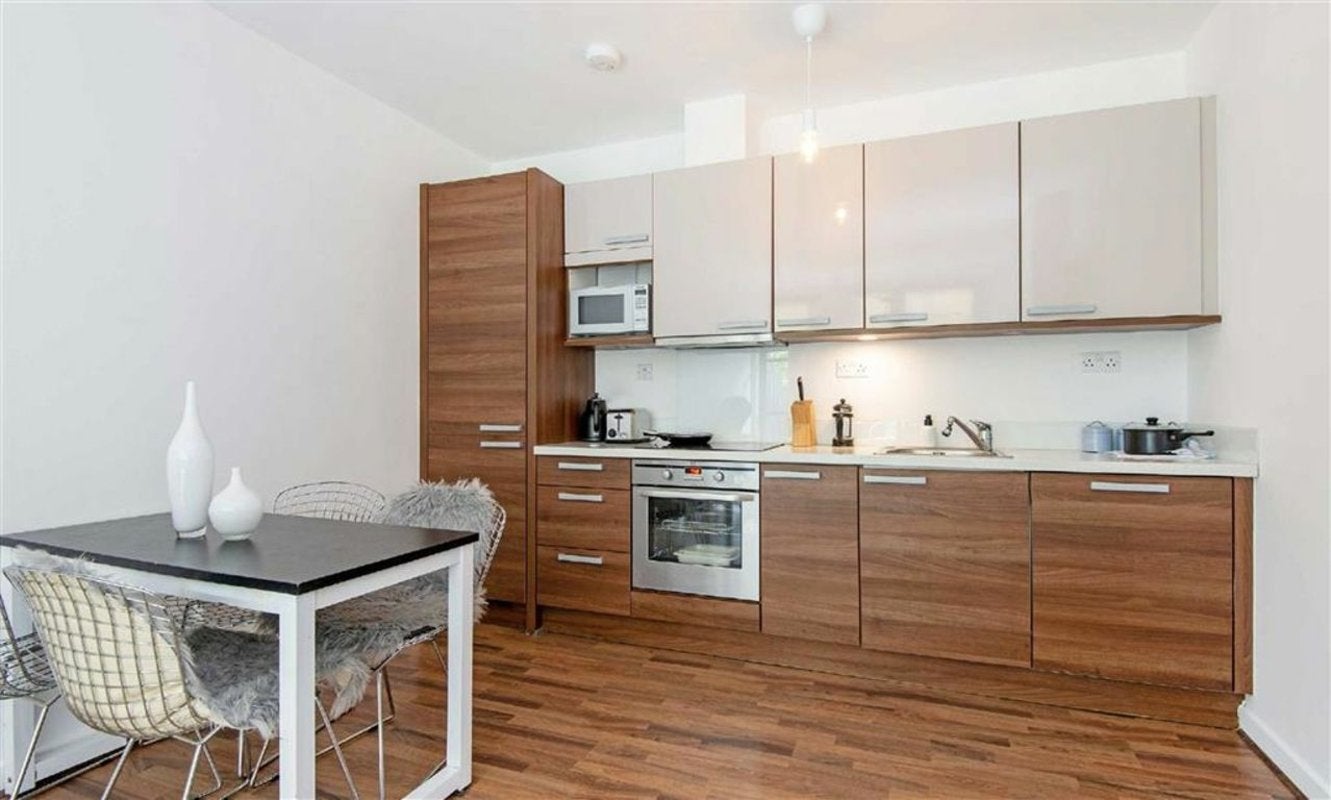 Flat Copenhagen Place in Greater London