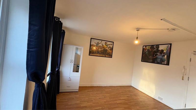 Room Osborn Street in Greater London