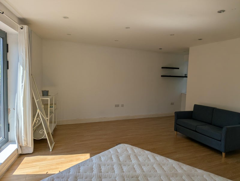 Room Eleanor Road in Greater London