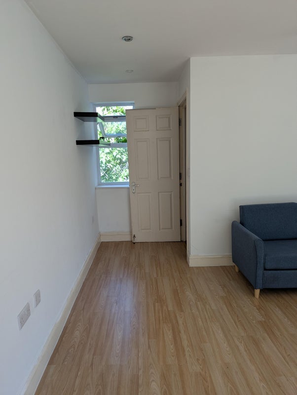 Room Eleanor Road in Greater London