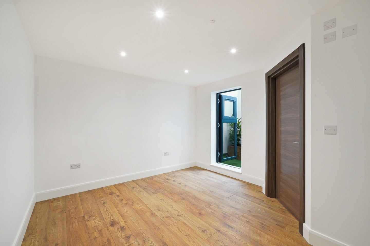 Flat Bushey Grove Road in Hertsmere