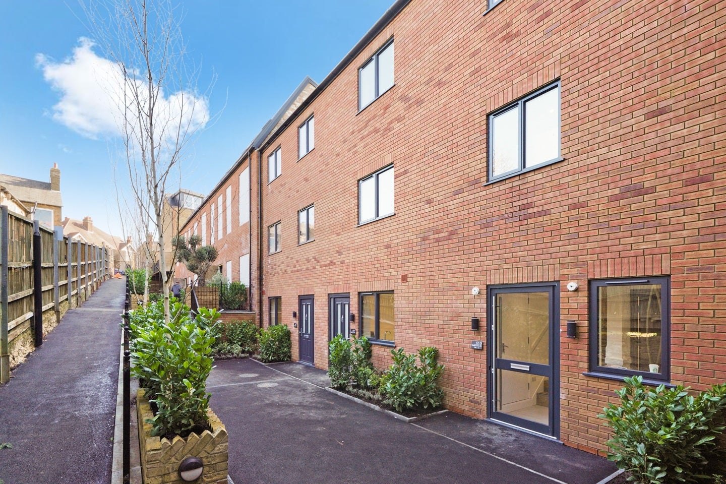 Flat Bushey Grove Road in Hertsmere