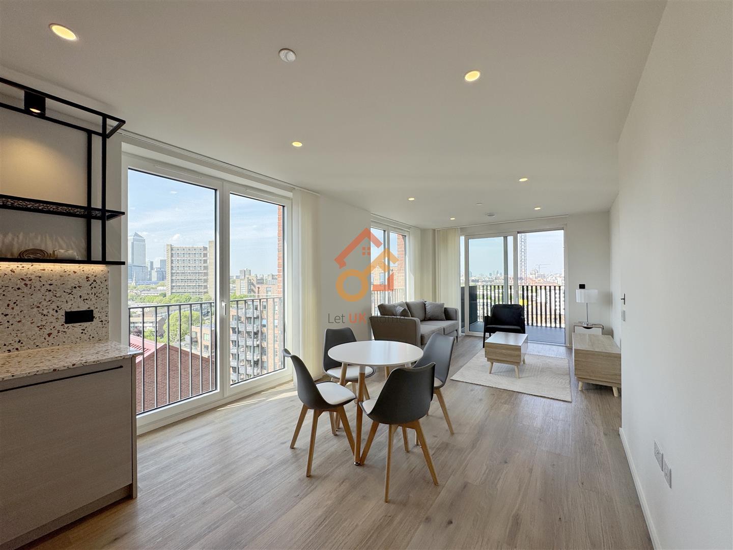 Flat Hemlock Street in Greater London