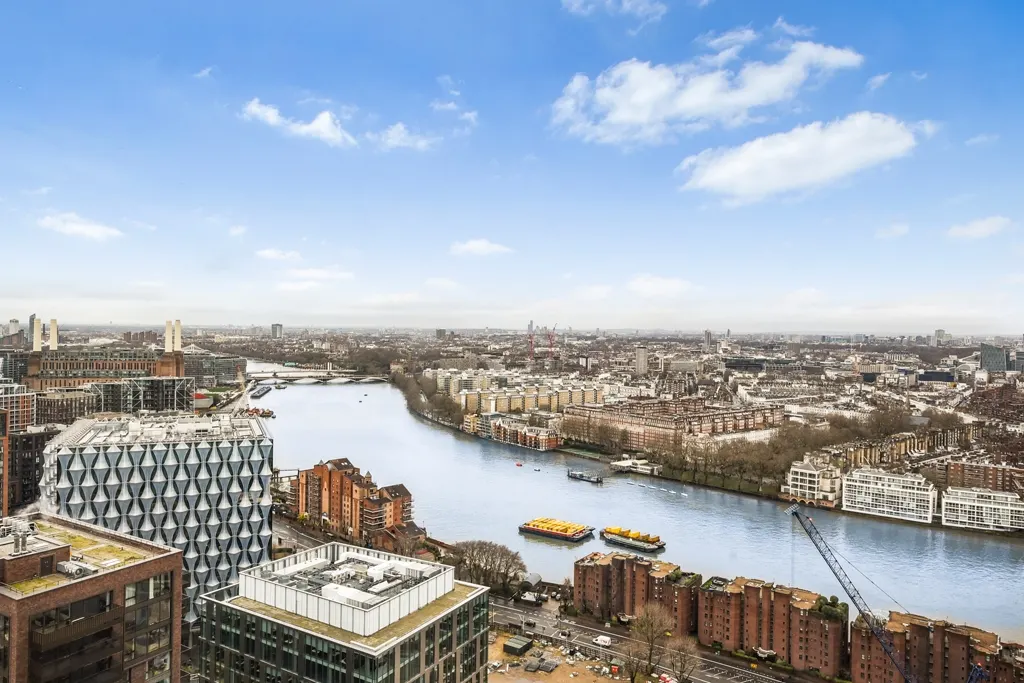 Flat Miles Street in Greater London