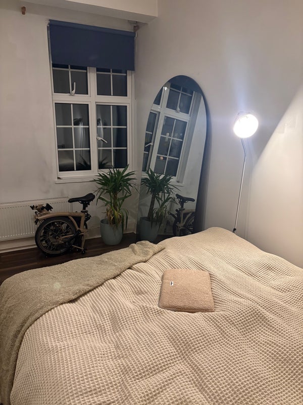 Room Wenlock Road in Greater London