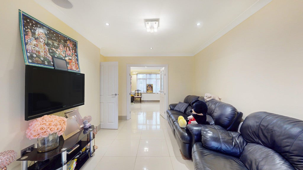 House Woodlands Avenue in Greater London