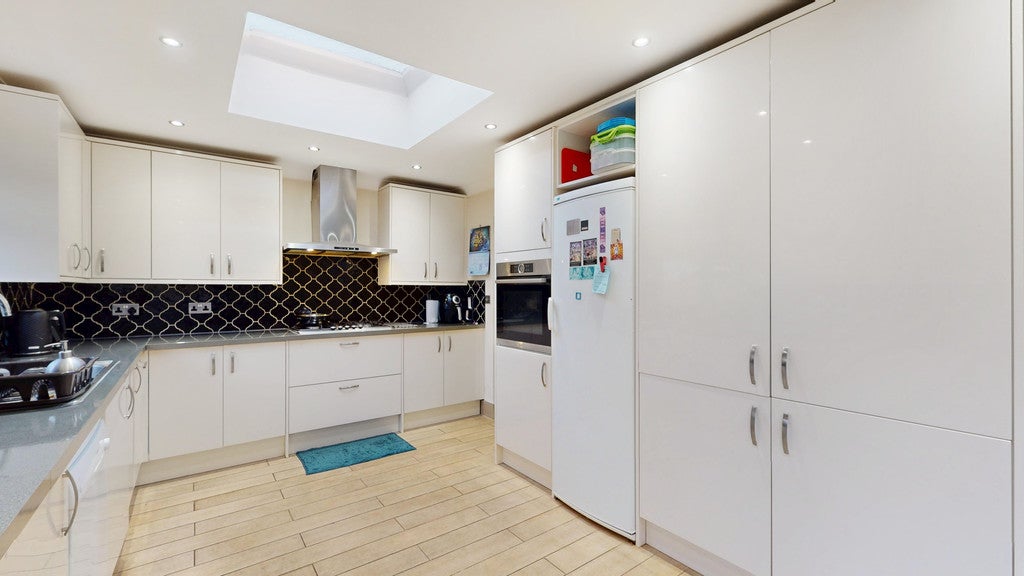 House Woodlands Avenue in Greater London
