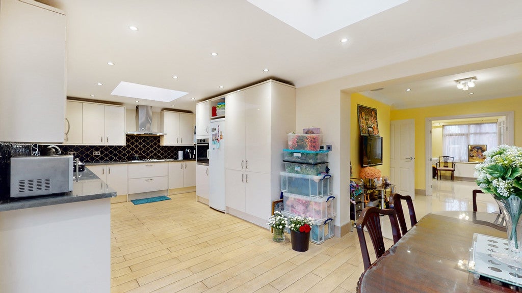 House Woodlands Avenue in Greater London