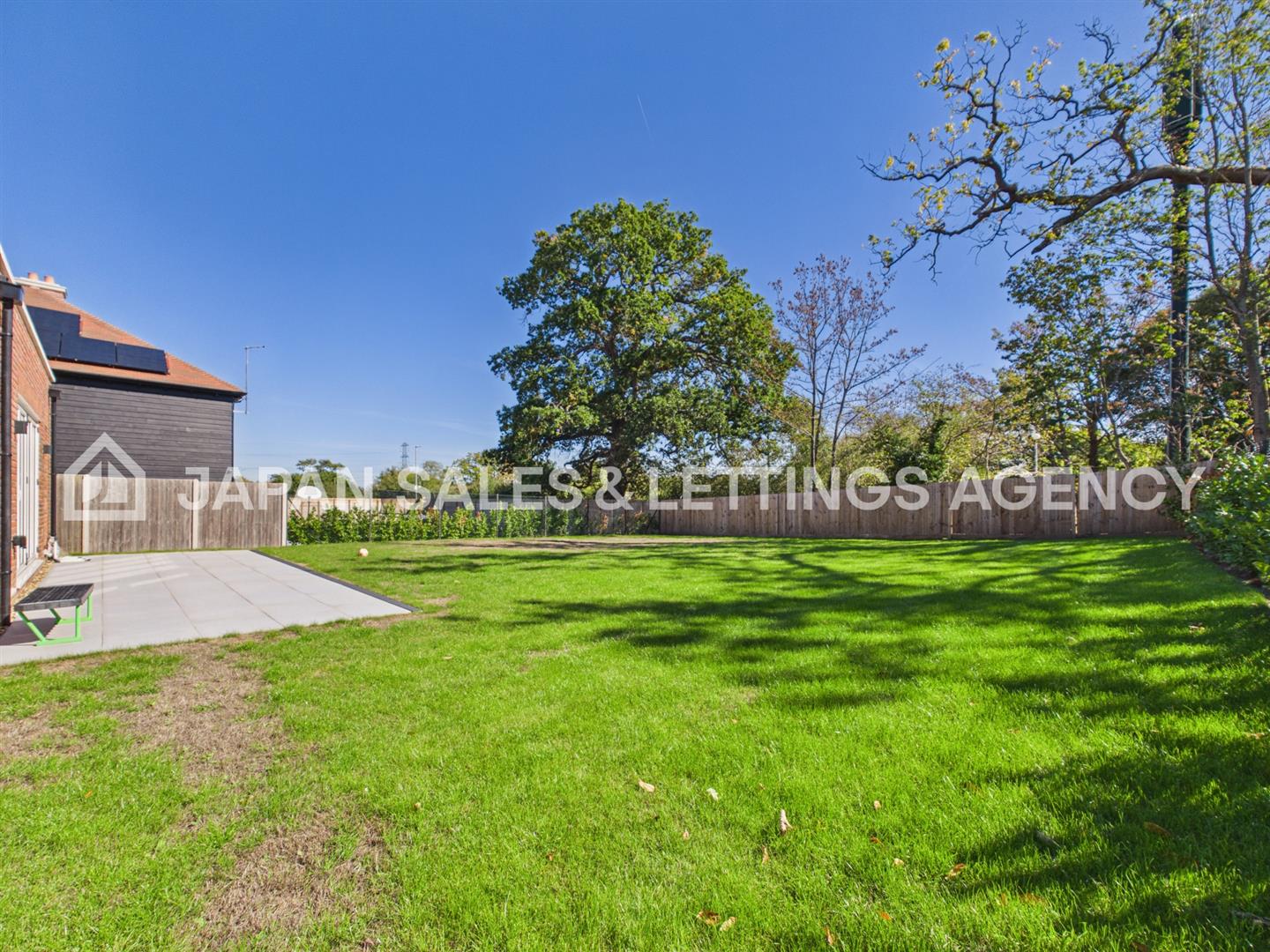 House Admiral Gardens in Hertsmere
