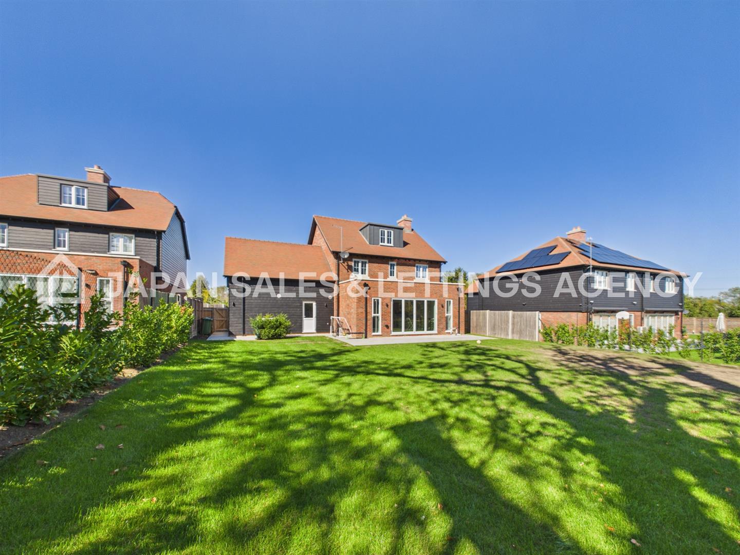 House Admiral Gardens in Hertsmere