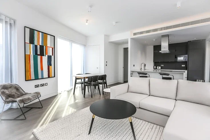 Flat Holywell Lane in Greater London