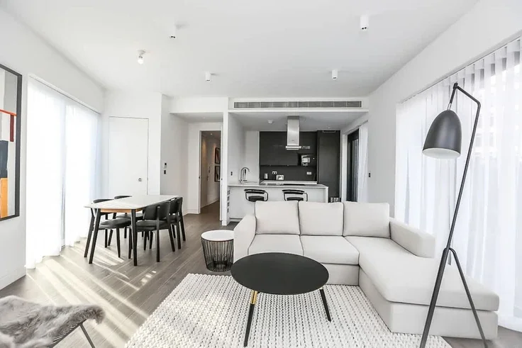Flat Holywell Lane in Greater London