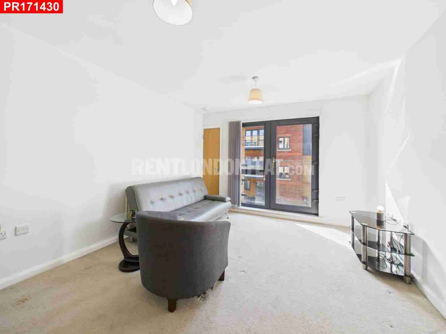 Flat Warwick Road in Greater London