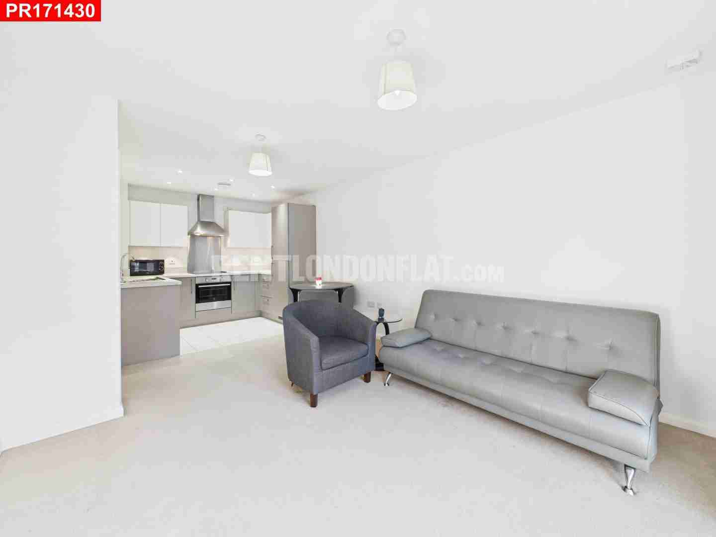 Flat Warwick Road in Greater London