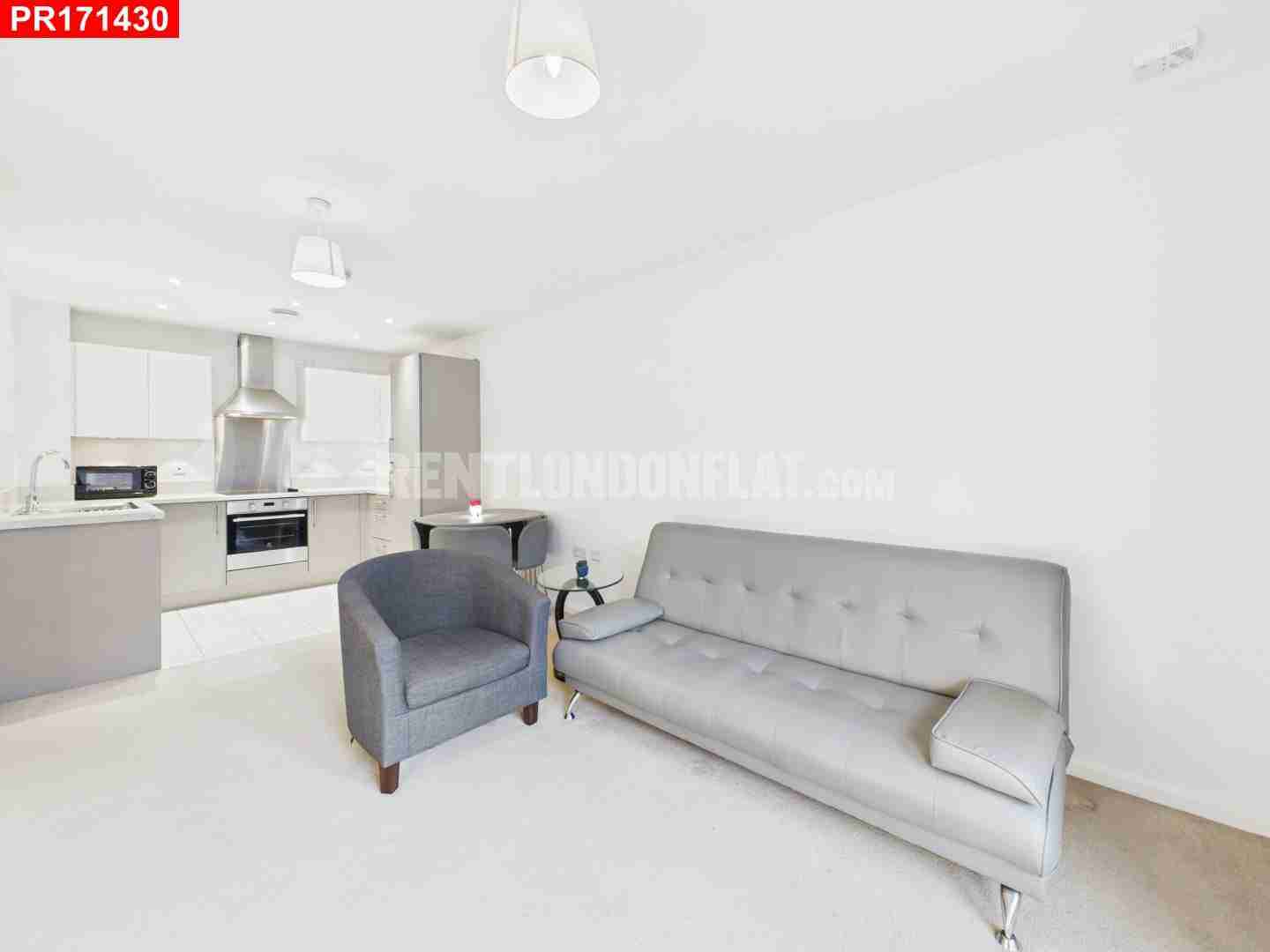 Flat Warwick Road in Greater London