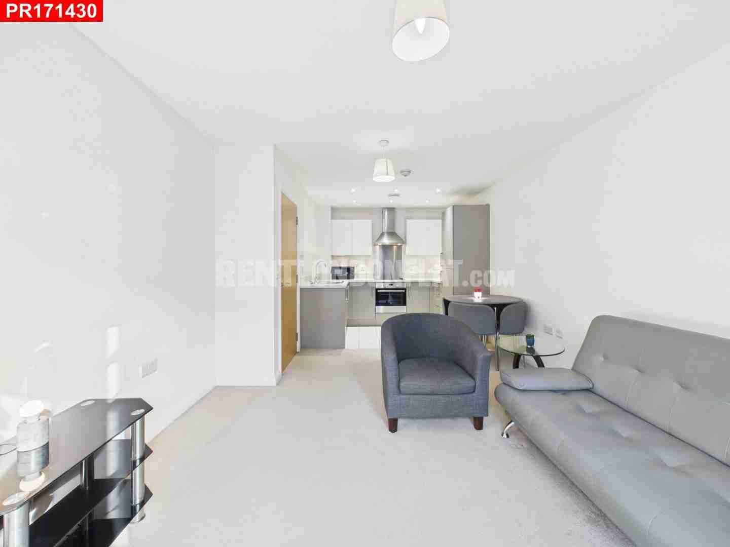 Flat Warwick Road in Greater London