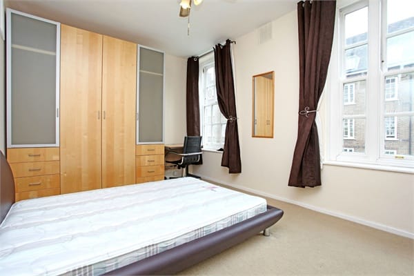 Flat Riverside Gardens in Greater London