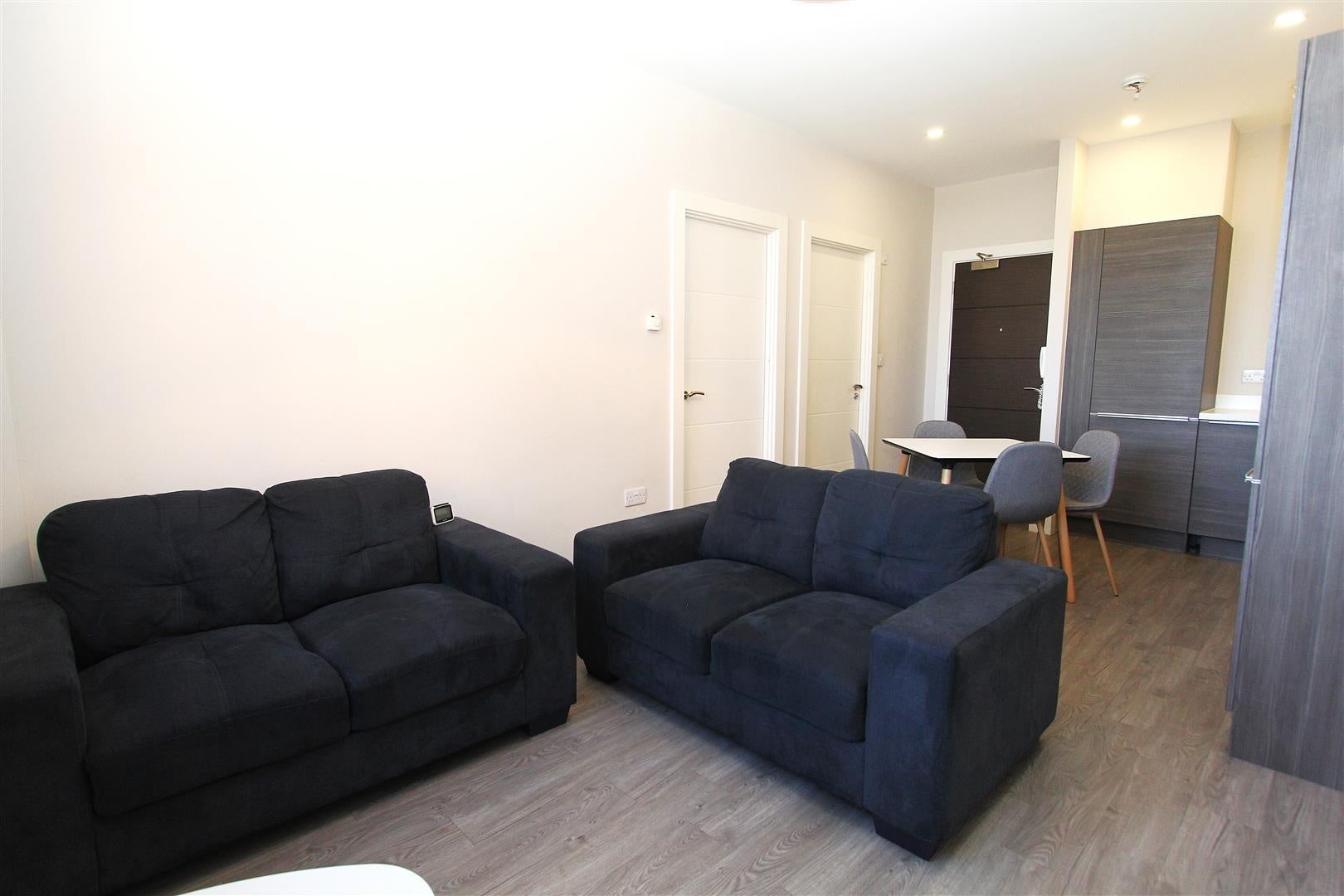 Flat Dawsons Square in Leeds