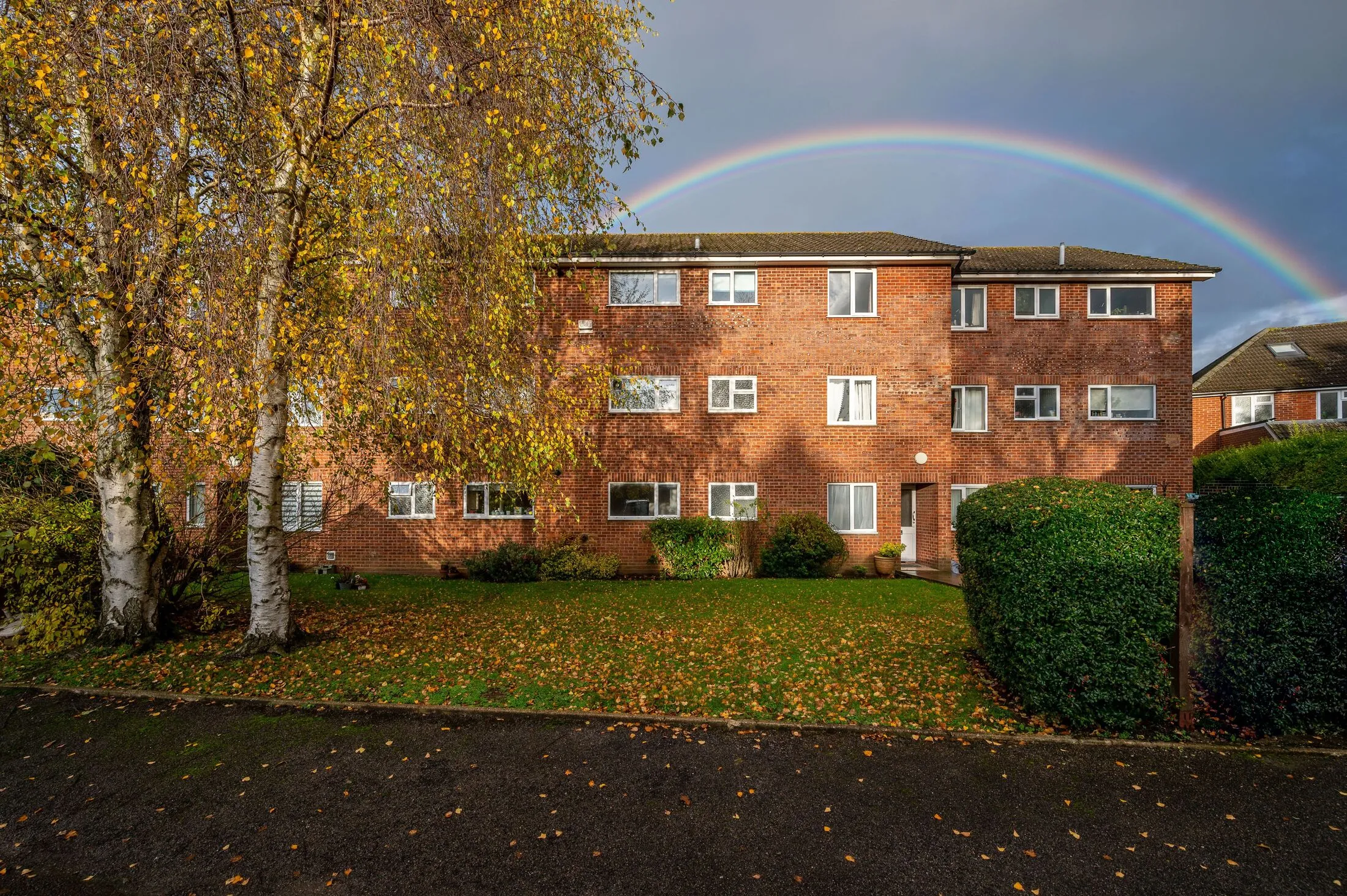 Flat Fairlands Avenue in Guildford