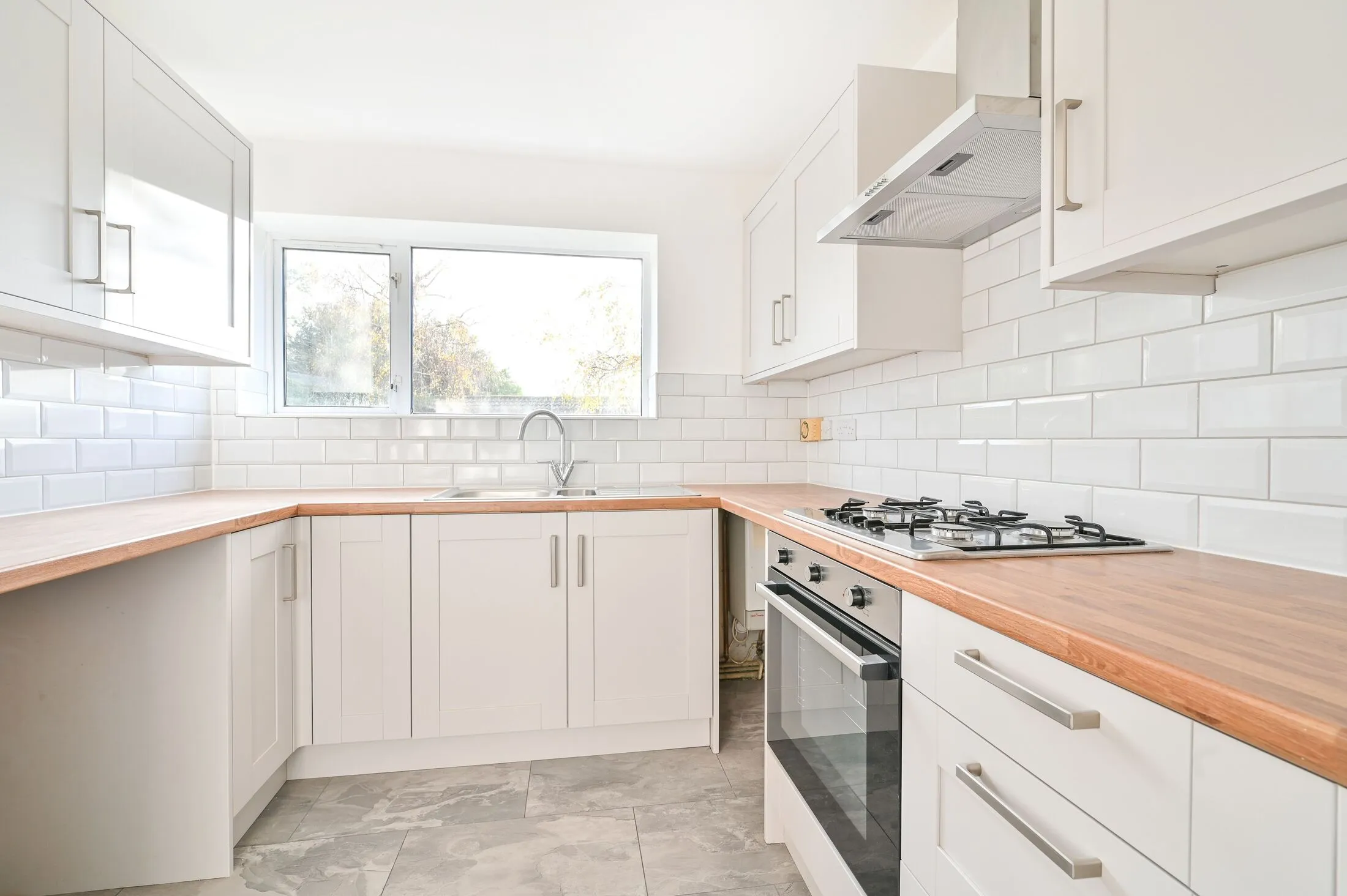Flat Fairlands Avenue in Guildford