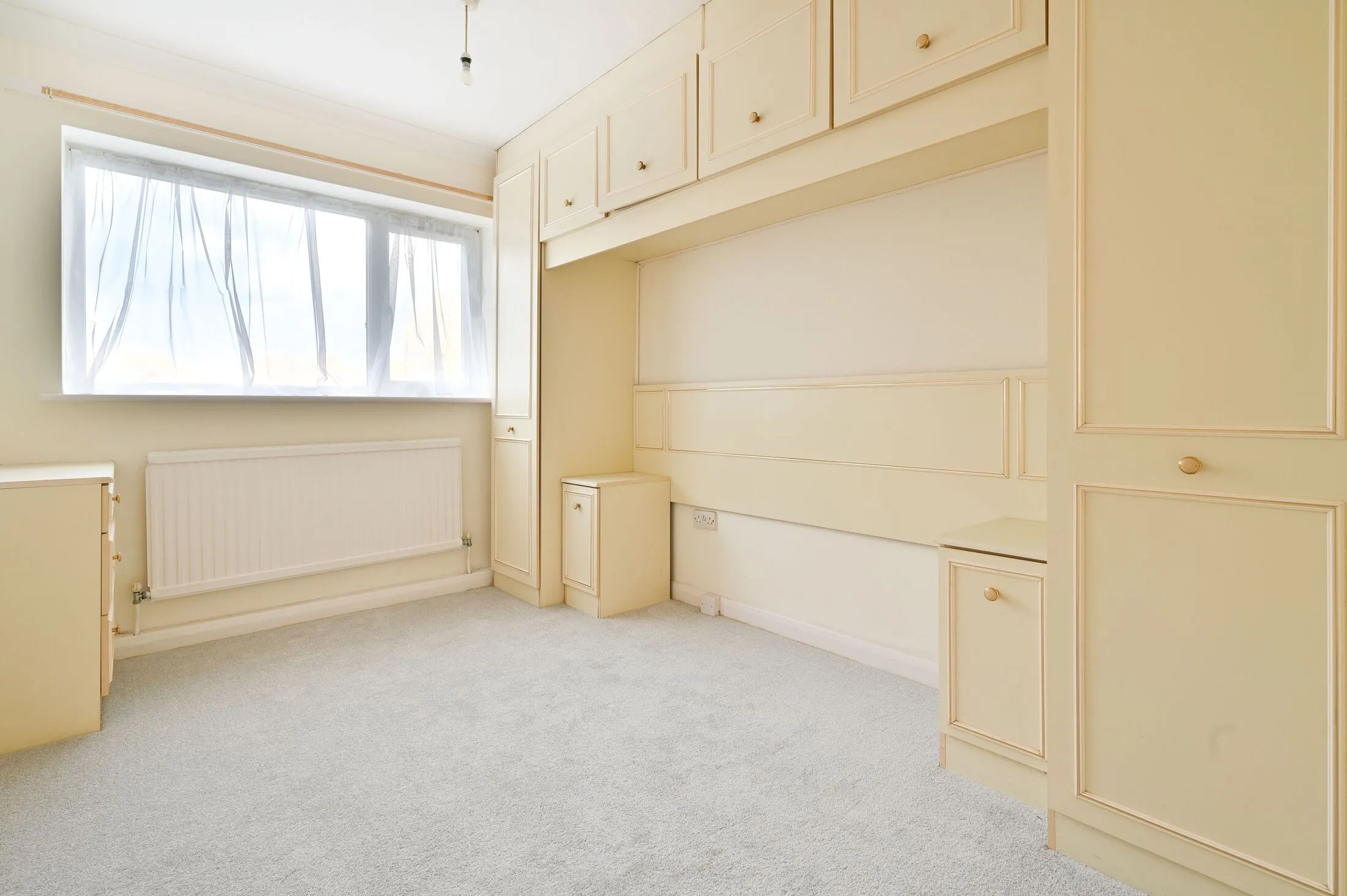 Flat Fairlands Avenue in Guildford