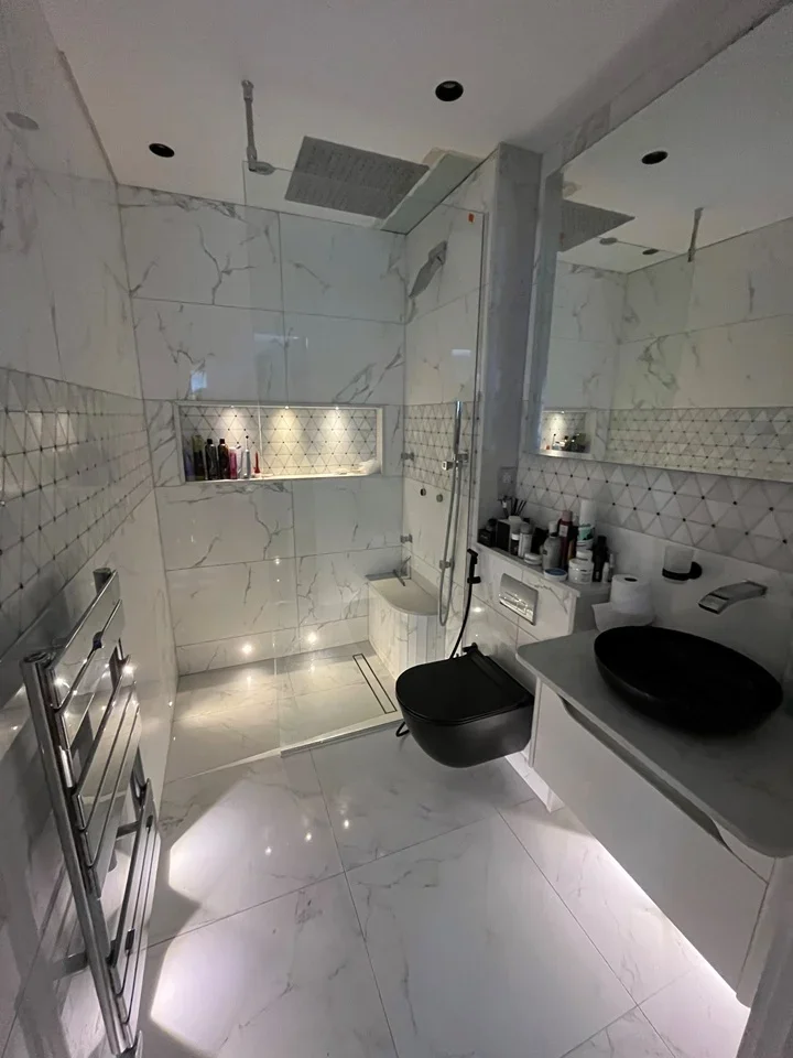 Flat Eltringham Street in Greater London