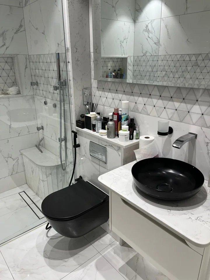 Flat Eltringham Street in Greater London