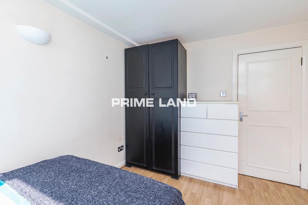 Flat Johnson Street in Greater London