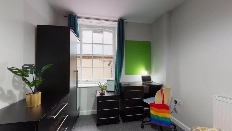 Room Handel Street in Greater London