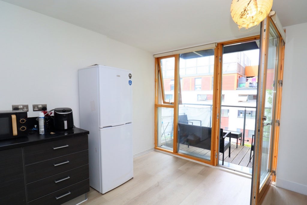 Room Globe Road in Greater London