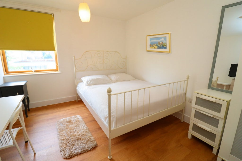 Room Globe Road in Greater London