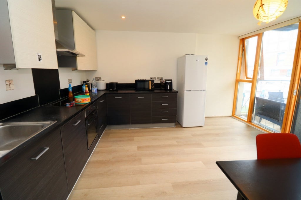 Room Globe Road in Greater London