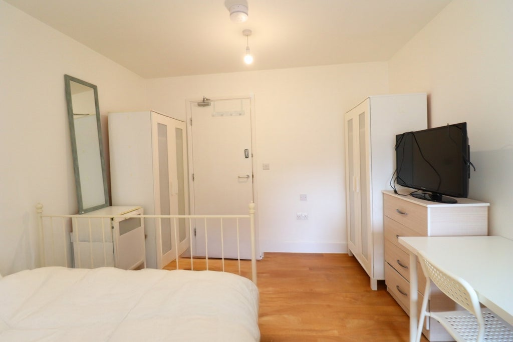 Room Globe Road in Greater London