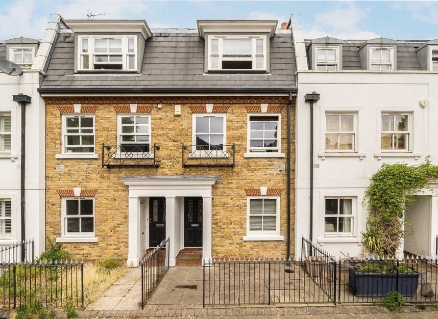 House Fernbank Mews in Greater London