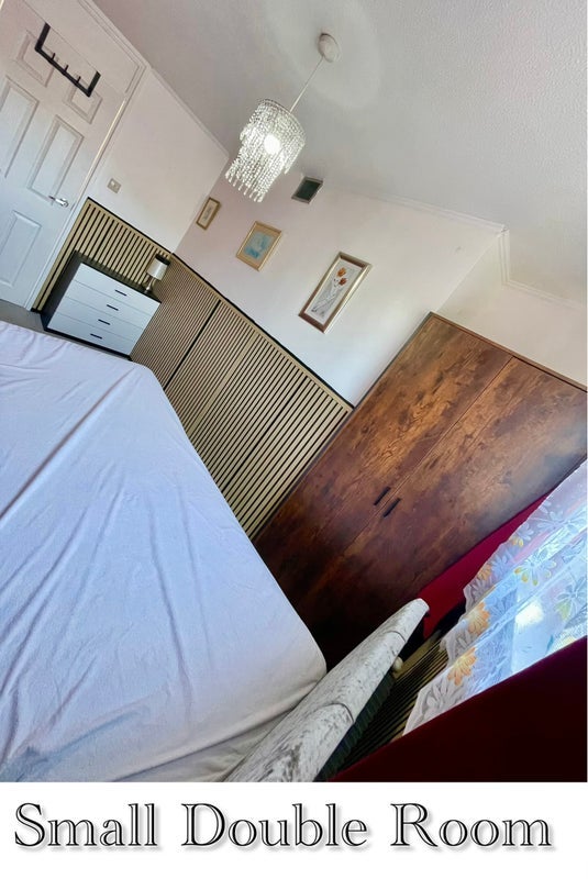Room Leonardslee Court in Crawley