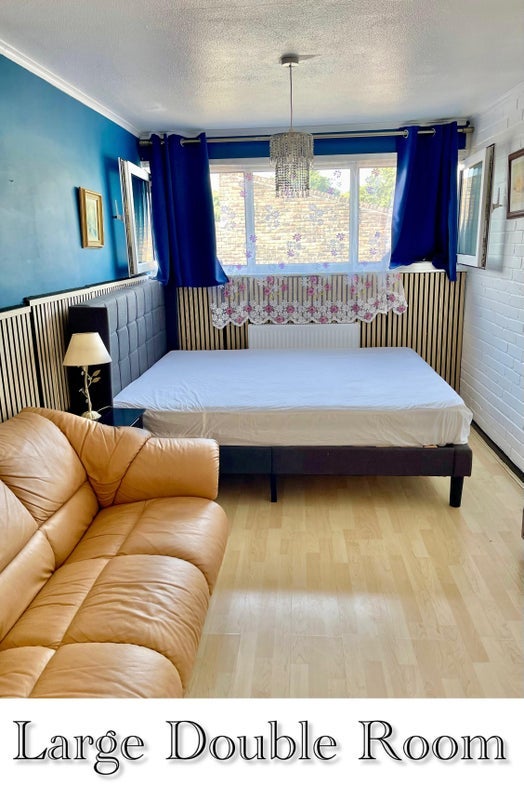 Room Leonardslee Court in Crawley