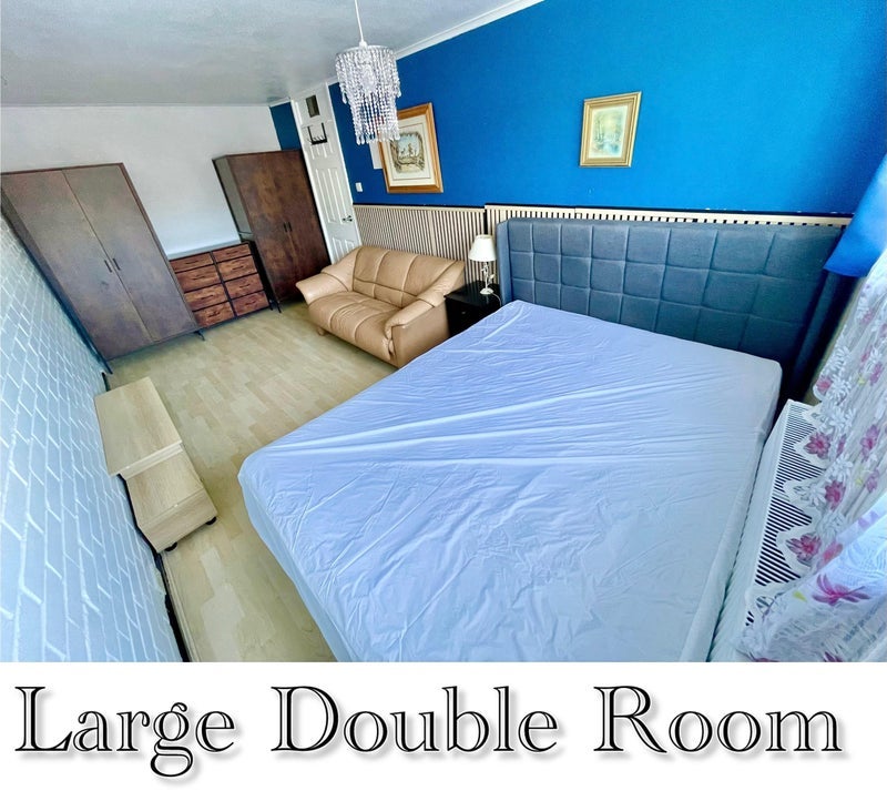 Room Leonardslee Court in Crawley