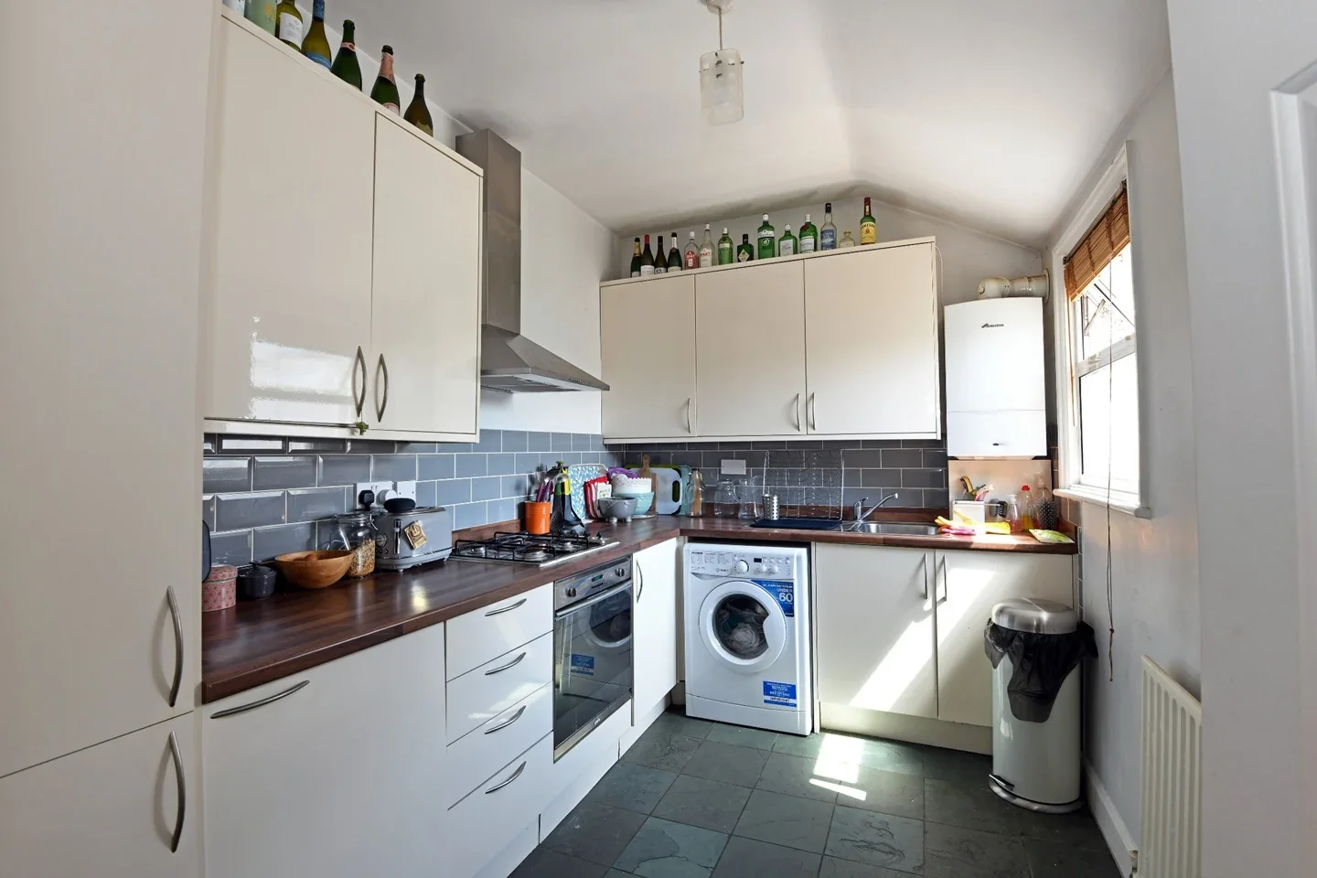 Flat Garratt Terrace in Greater London